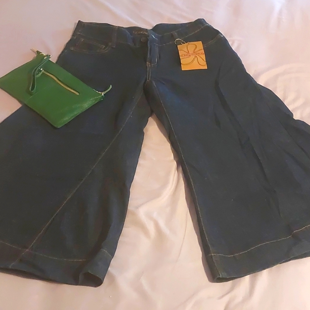 Younique flare capris, size 9, drk blue light denim, no spandex material
